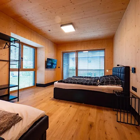 In Near Lift, Cleaning Included * ميدرز