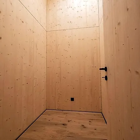 Lejlighed In Near Lift, Cleaning Included