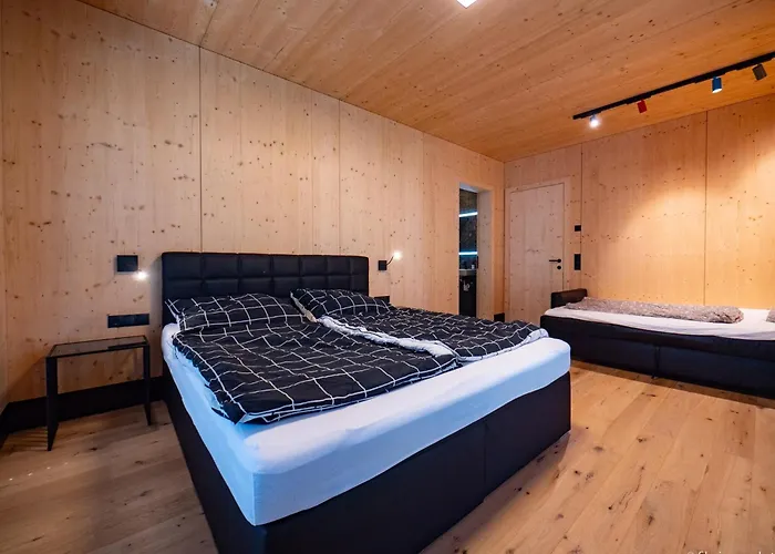 In Near Lift, Cleaning Included * ميدرز