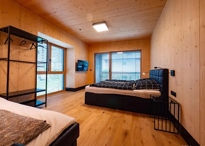 In Near Lift, Cleaning Included * ميدرز