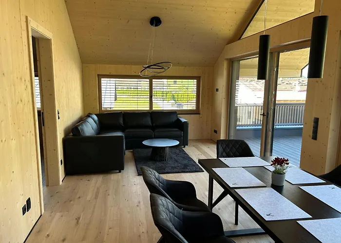 In Near Lift, Cleaning Included شقة *