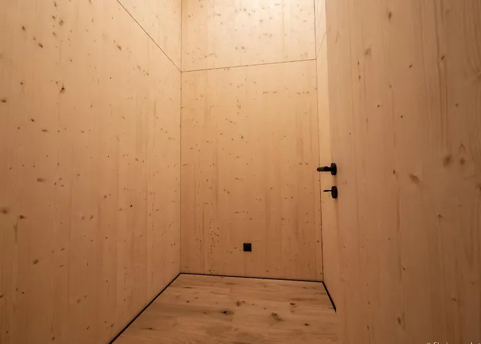 In Near Lift, Cleaning Included شقة