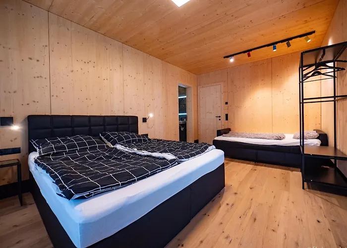 In Near Lift, Cleaning Included * ميدرز