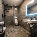 In Near Lift, Cleaning Included Διαμέρισμα *