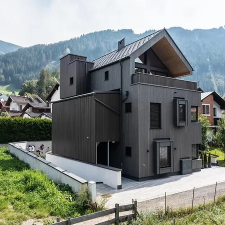 In Near Lift, Cleaning Included *