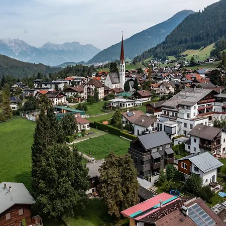 In Near Lift, Cleaning Included 미에더스