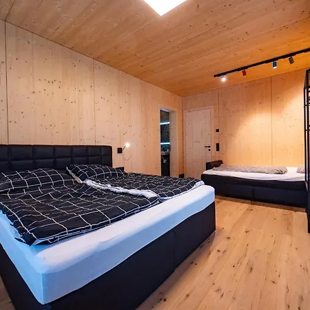 In Near Lift, Cleaning Included * 미에더스